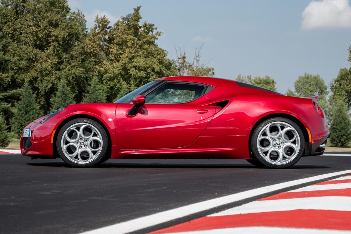 Alfa Romeo 4C Coupé 1750 Tbi automatic RWD (2013-2019)