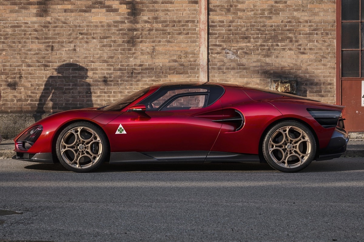 Alfa Romeo 33 Stradale 2024