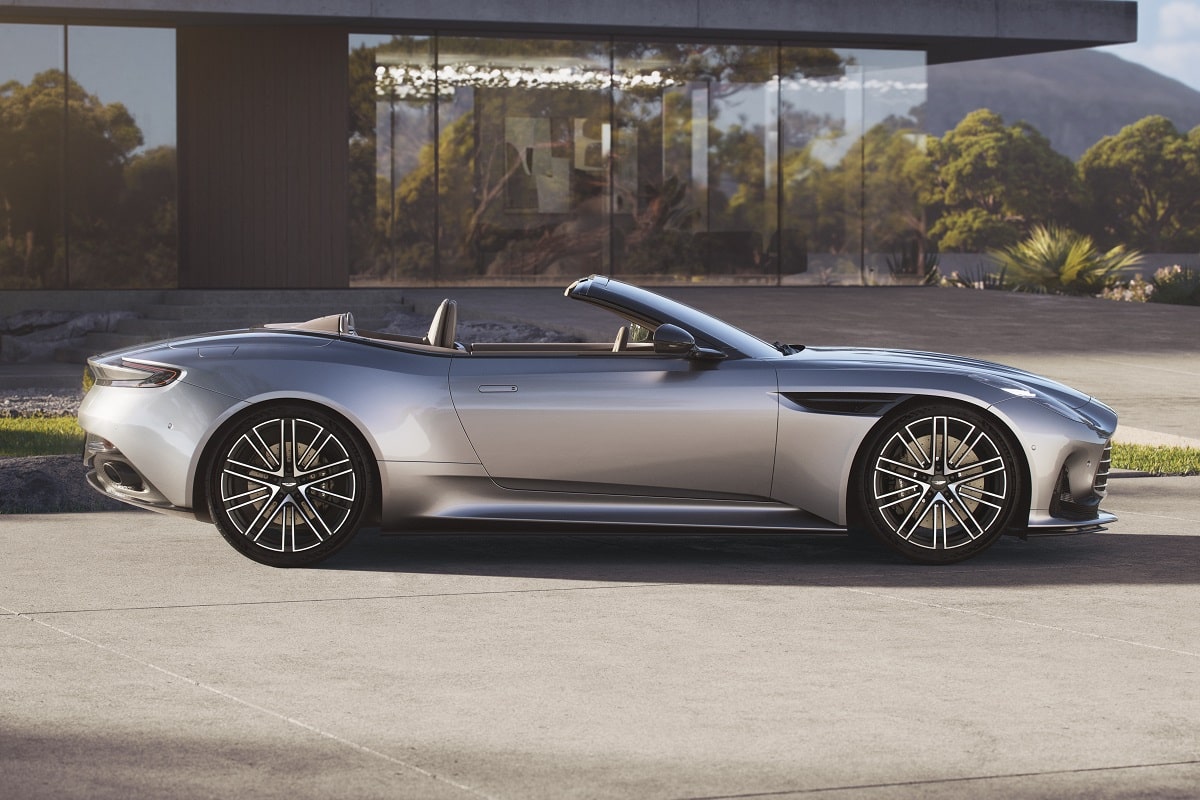 Aston Martin DB12 Volante 4.0L V8 Twin Turbo automatic RWD 2024