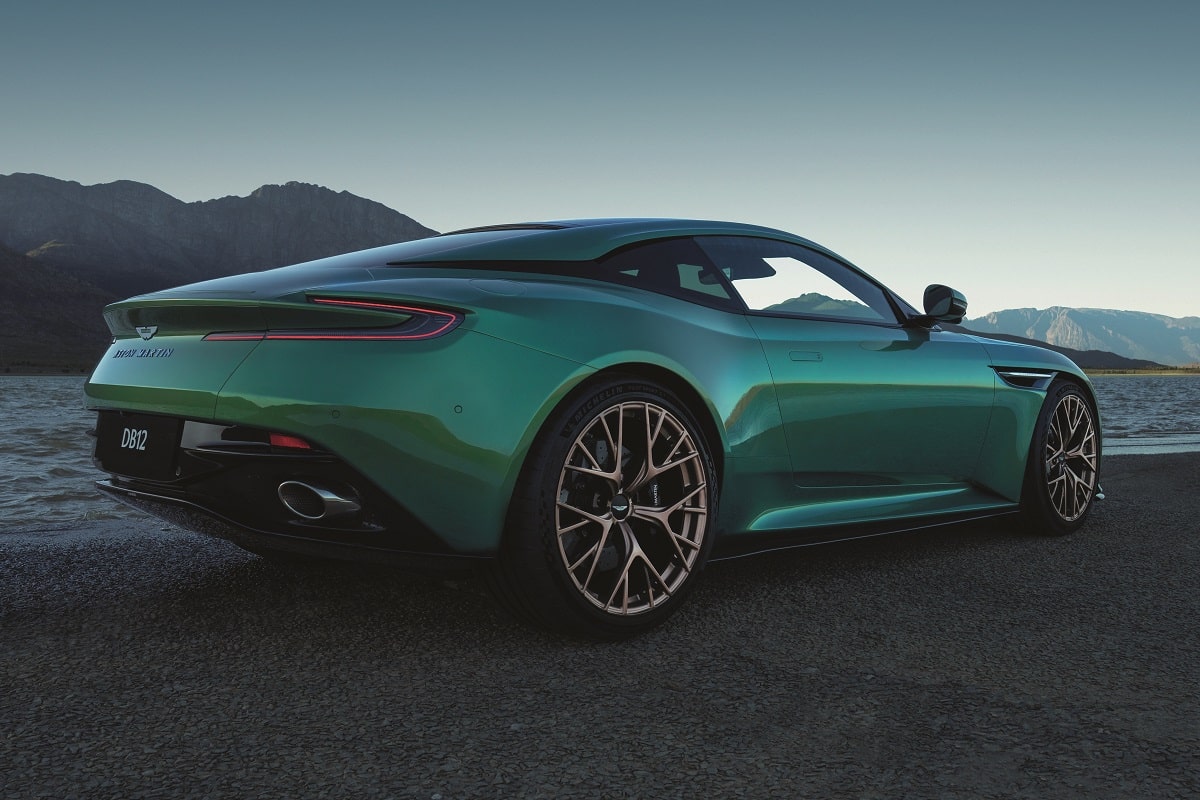 Aston Martin DB12 2024