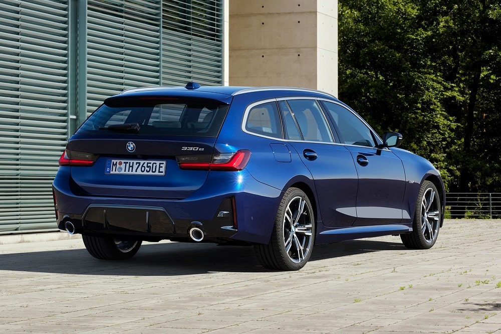 BMW 3 Series Touring 318i automatic RWD (2022-2024)