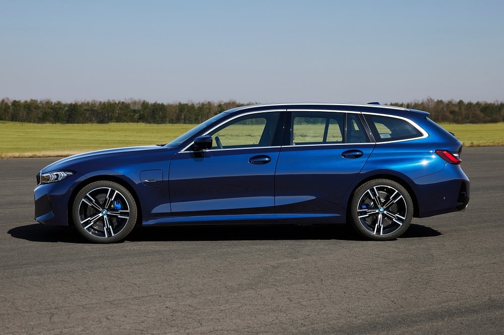 BMW 3 Series Touring 330e xDrive automatic AWD (2022-2024)