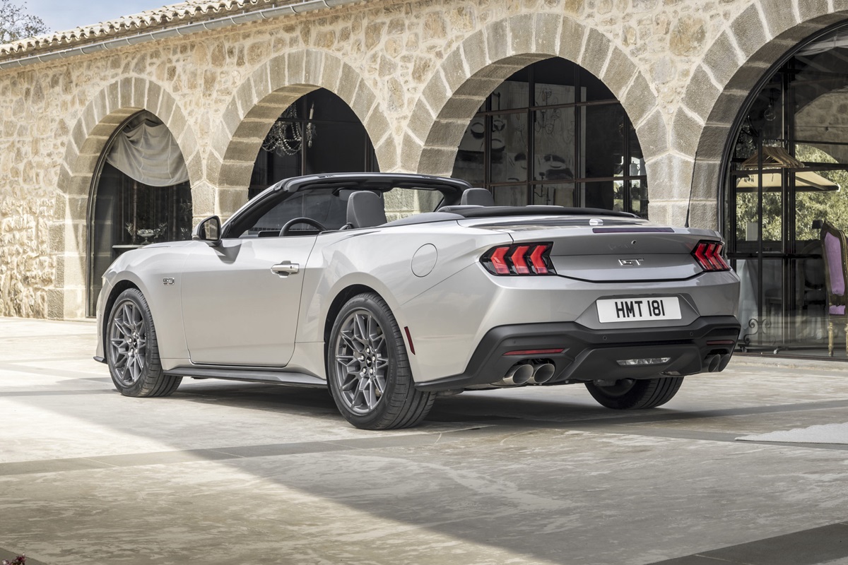 Ford Mustang Cabrio GT automatic RWD 2024