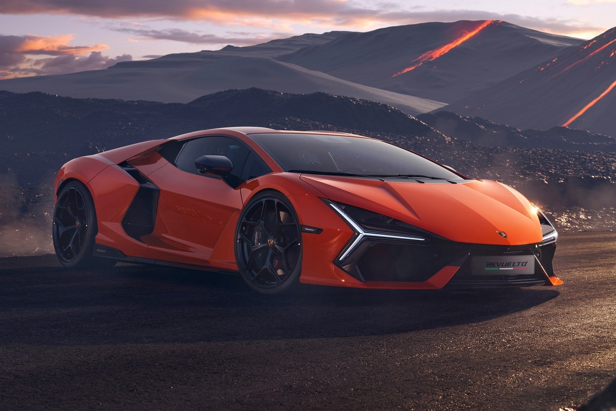 Lamborghini Revuelto V12 automatic AWD 2024