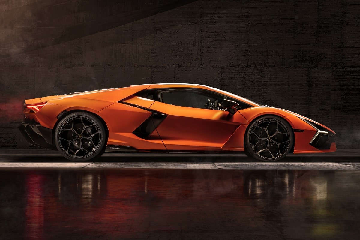 Lamborghini Revuelto 2024