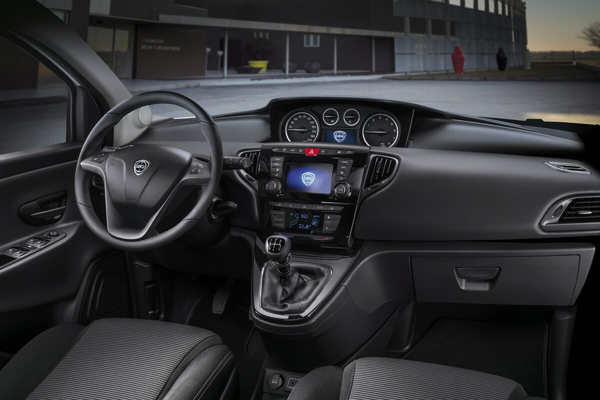 Lancia Ypsilon 1.2 LPG manual FWD (2015-2021)