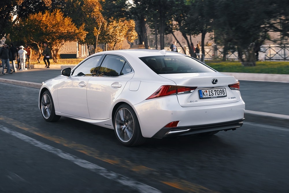 Lexus IS 300h automatic RWD (2016-2020)