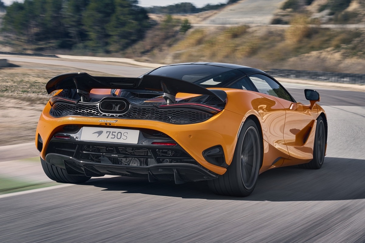 McLaren 750S 4.0L twin-turbo V8 automatic RWD 2024