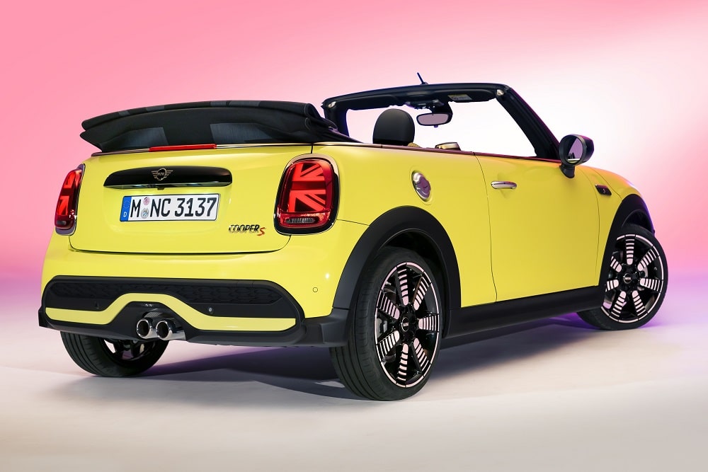 MINI Cabrio Cooper automatic FWD 2024