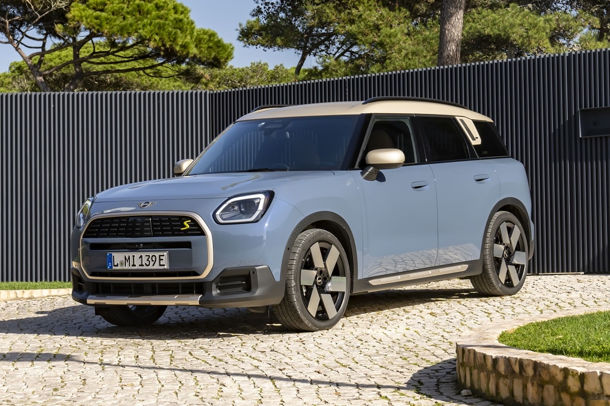 MINI Countryman D automatic FWD 2024