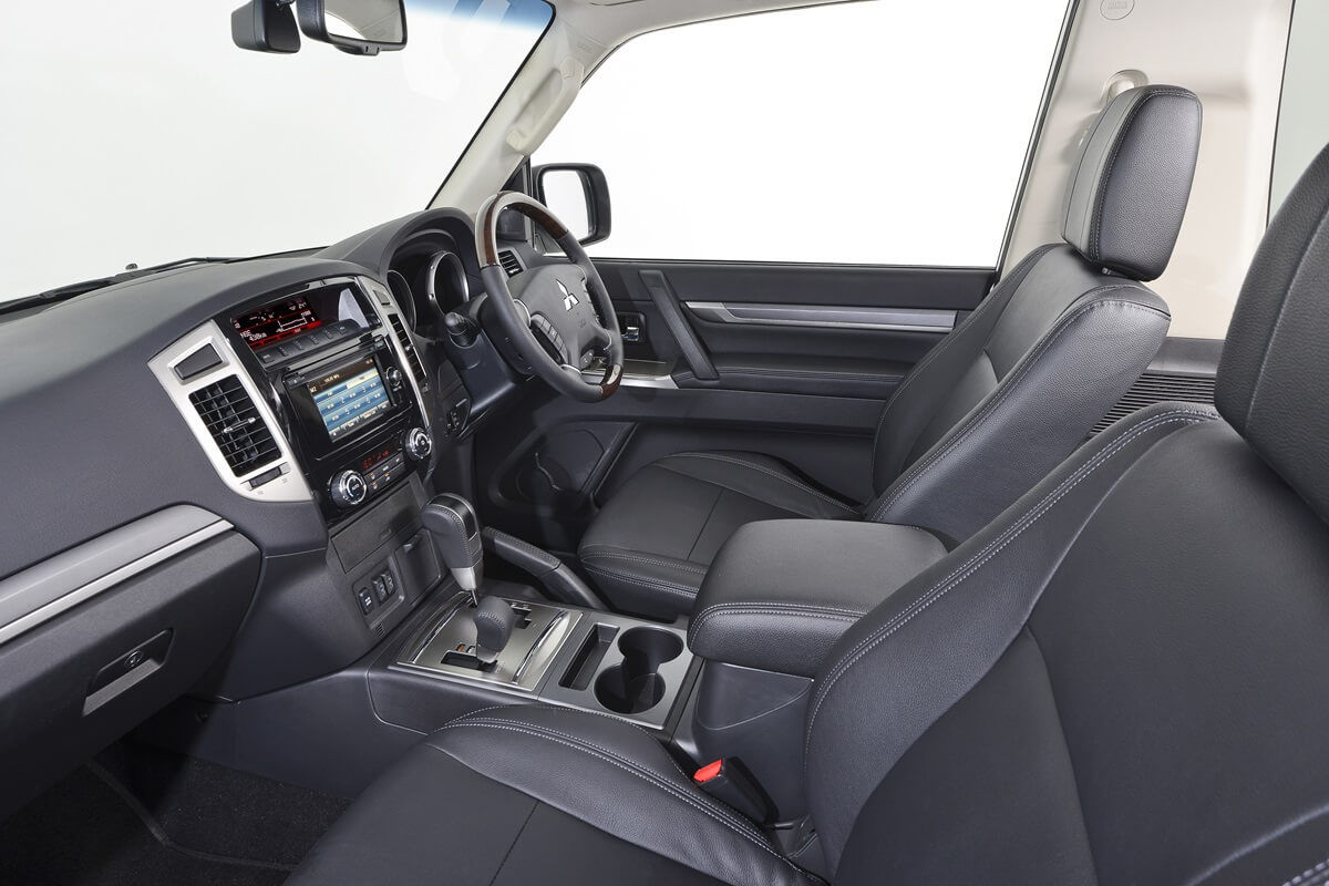 Mitsubishi Pajero 3-Door 3.2 DI-D automatic AWD (2014-2018)