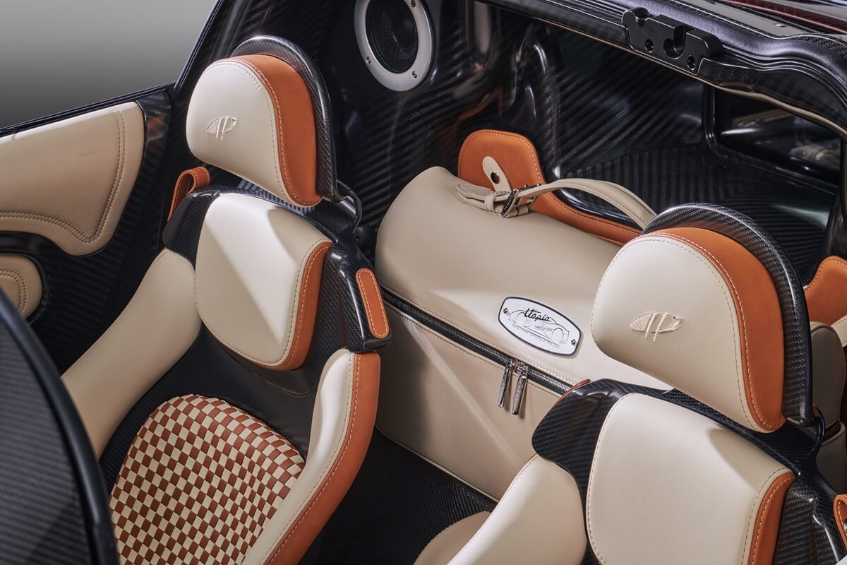 Pagani Utopia Roadster V12 automatic RWD 2024