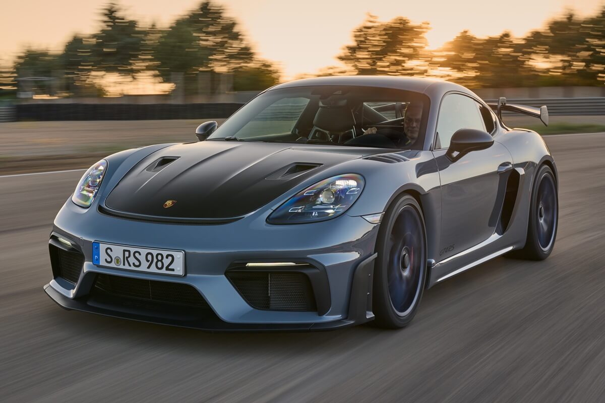 Porsche 718 Cayman GT4 RS automatic RWD 2024