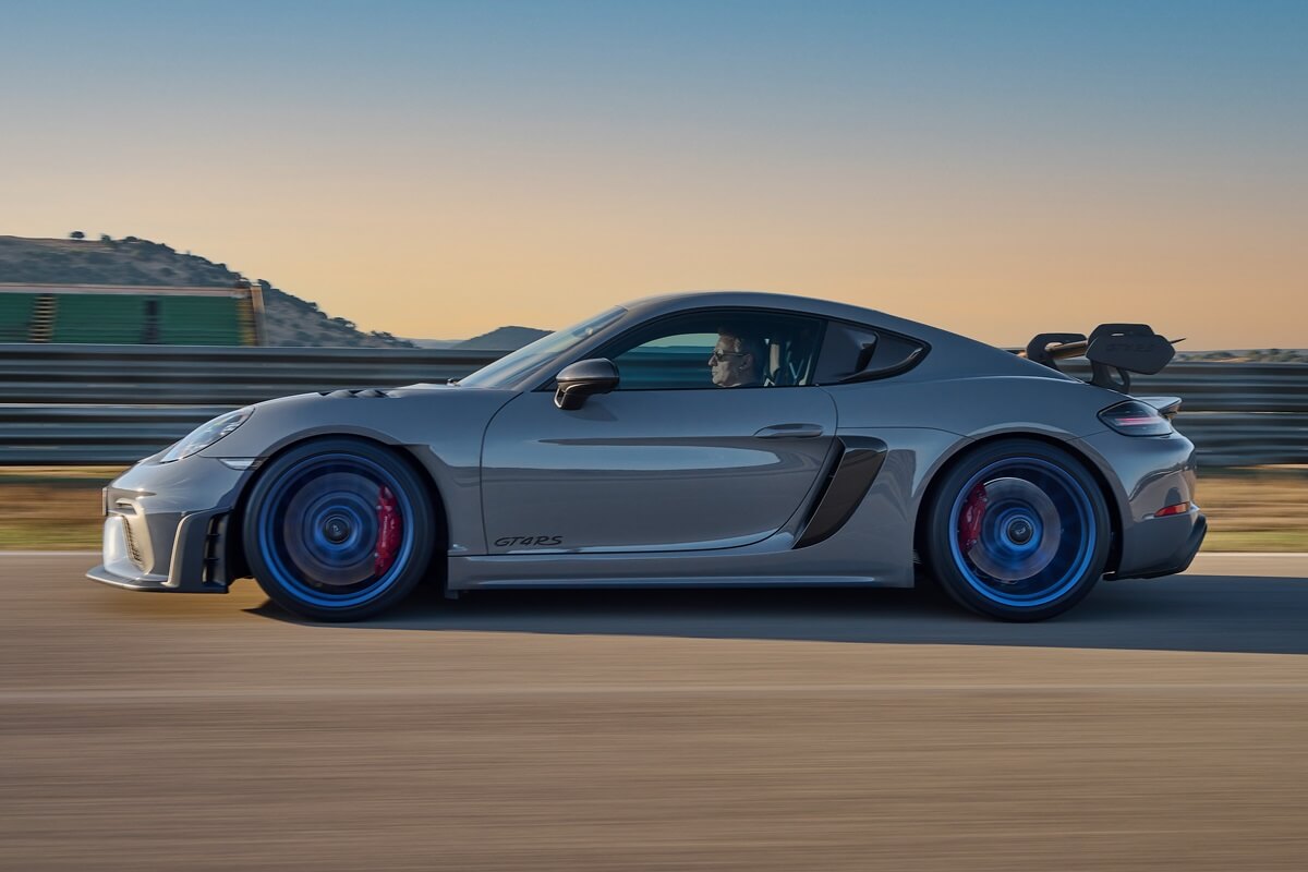 Porsche 718 Cayman GT4 RS automatic RWD 2024