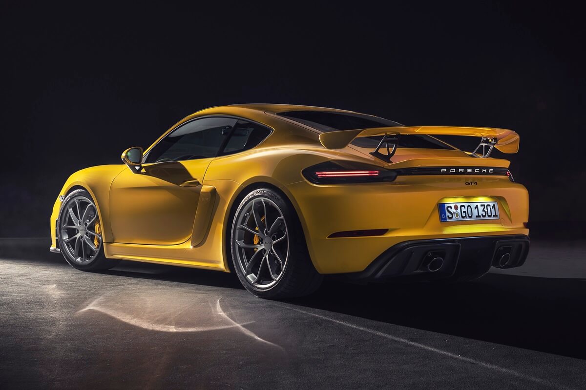 Porsche 718 Cayman GT4 manual RWD 2024