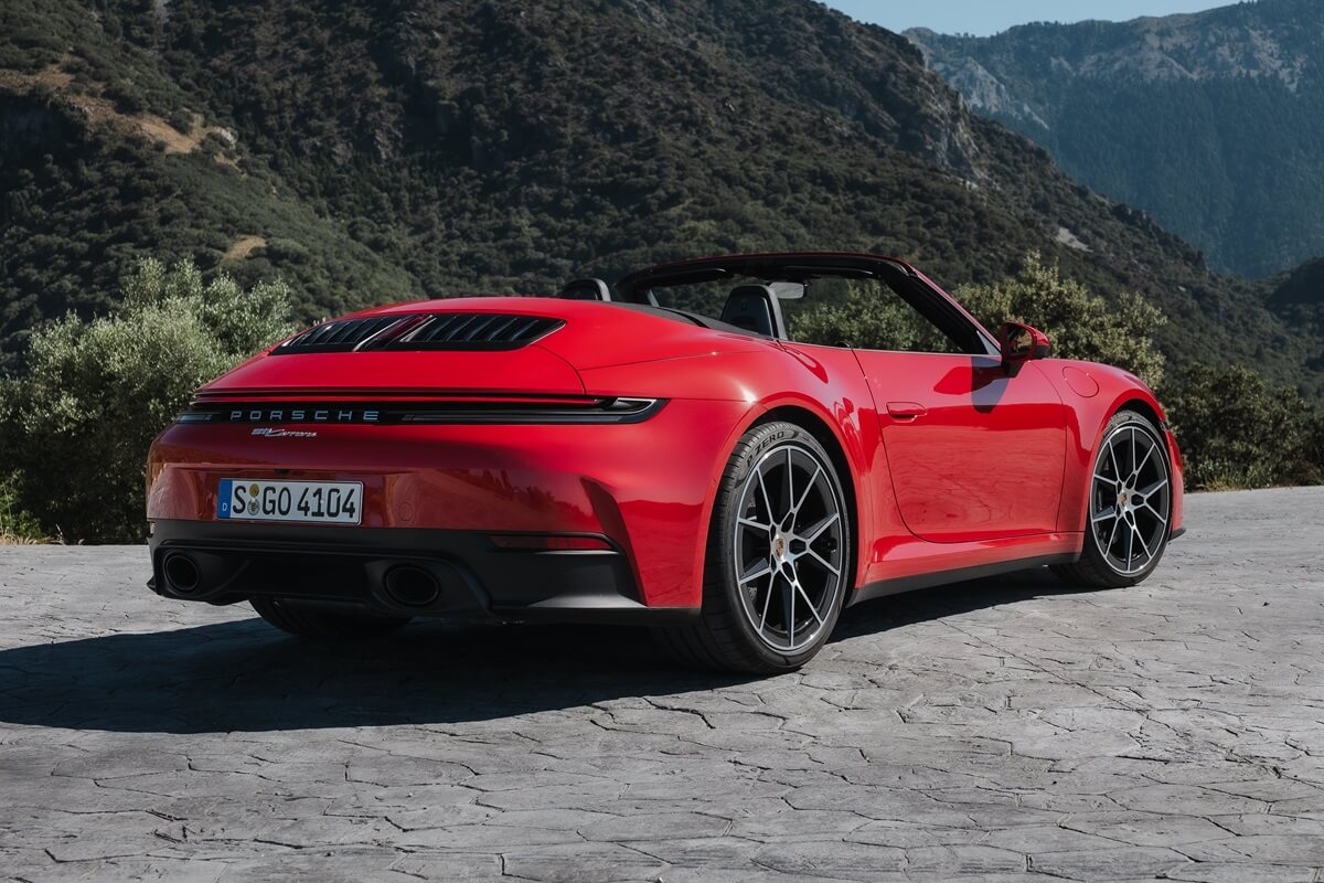 Porsche 911 Cabriolet Carrera automatic RWD 2024