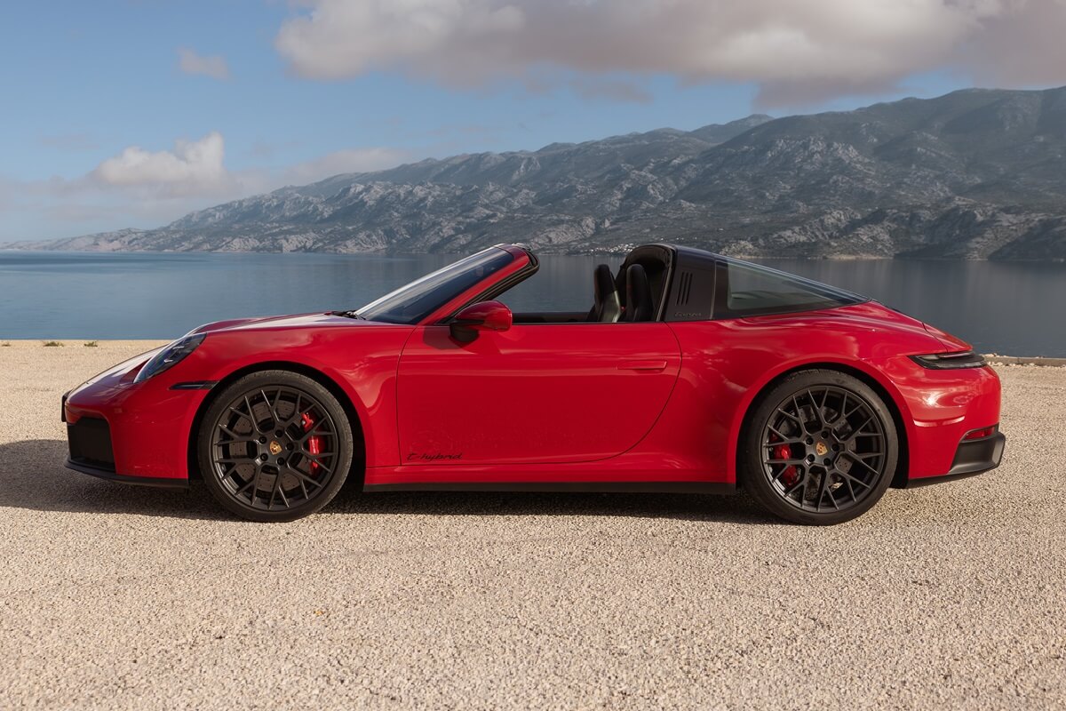 Porsche 911 Targa 4 GTS automatic AWD 2024