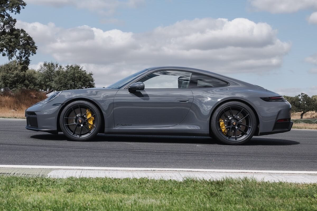 Porsche 911 Carrera 4 GTS automatic AWD 2024