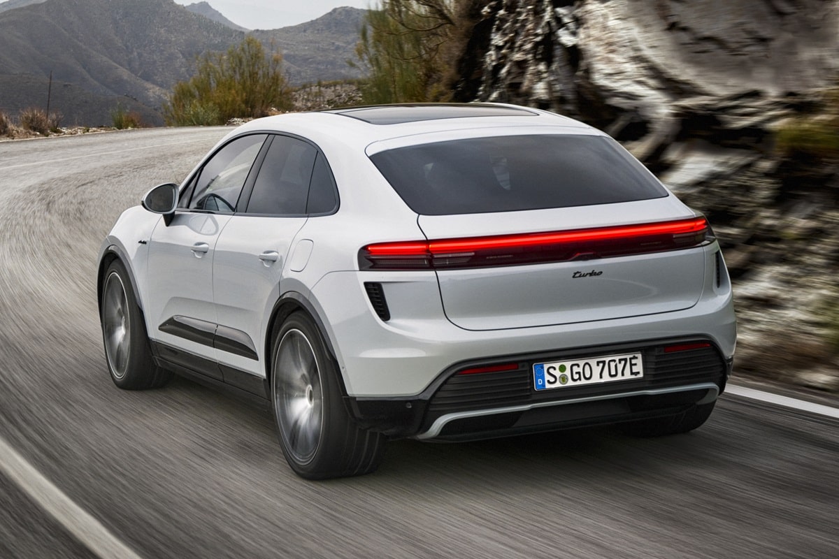 Porsche Macan Turbo automatic AWD 2024