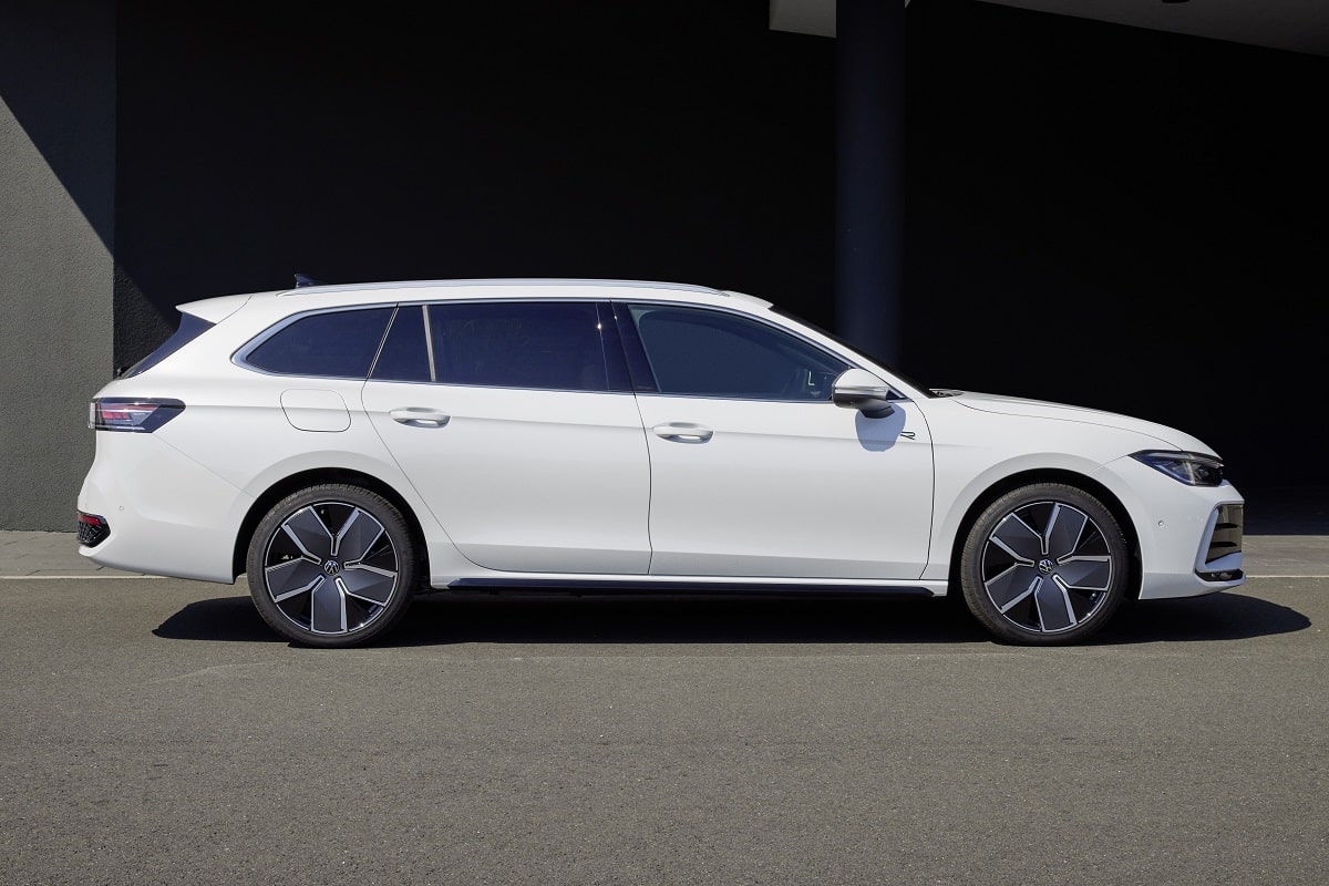 Volkswagen Passat Variant 1.5 eTSI automatic FWD 2024